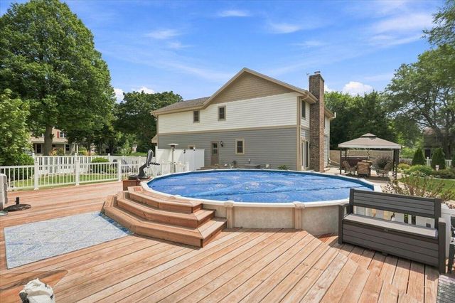 2802 Coventry LANE, Waukesha, WI 53188