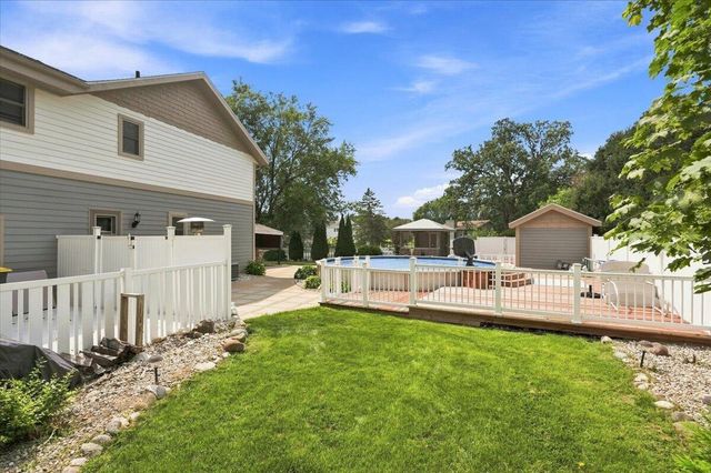 2802 Coventry LANE, Waukesha, WI 53188