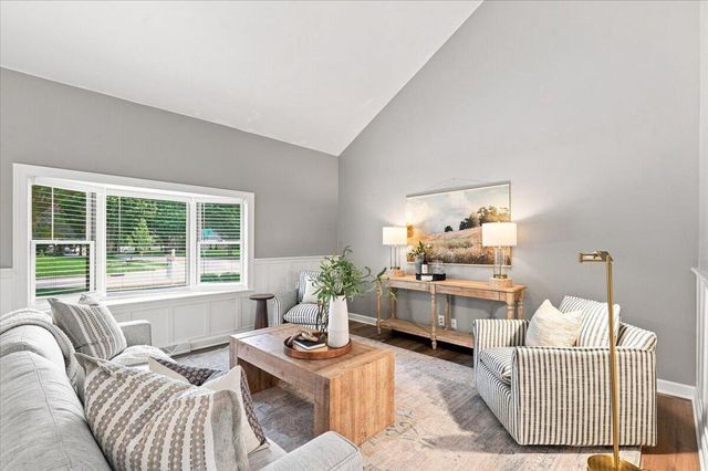 2802 Coventry LANE, Waukesha, WI 53188