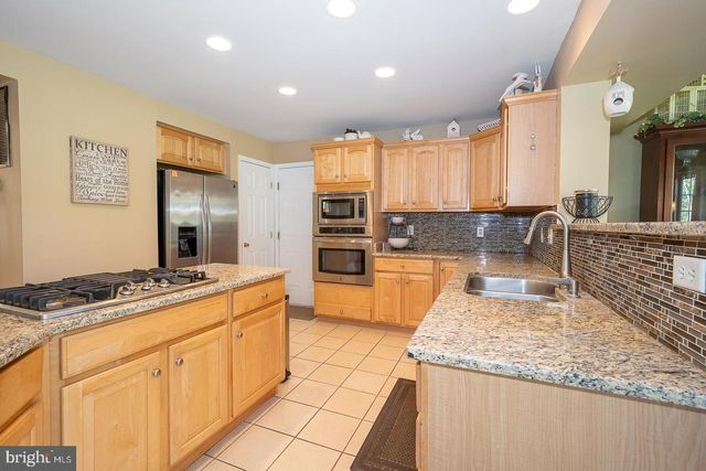 903 MAPLEWOOD DR, Douglassville, PA 19518
