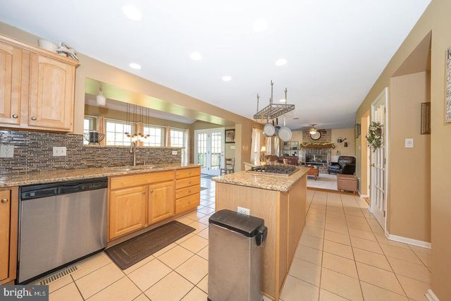 903 MAPLEWOOD DR, Douglassville, PA 19518