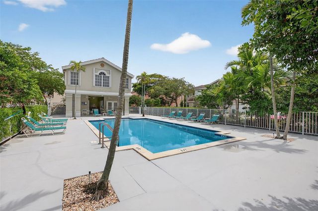 12447 NW 10th Ct D-15, Coral Springs, FL 33071