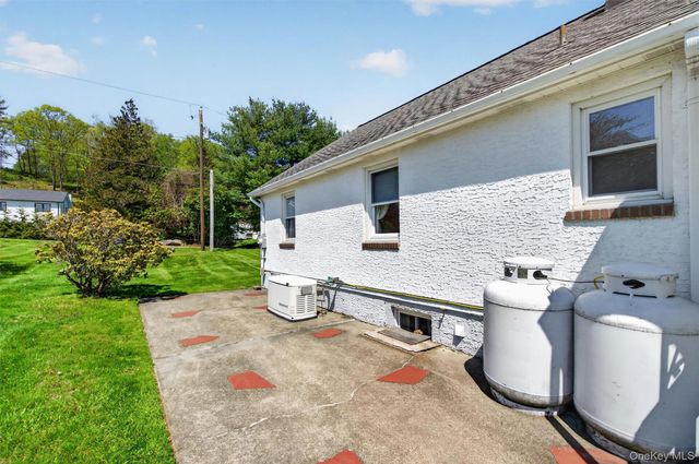 31 Brookdale Road, Mahopac, NY 10541