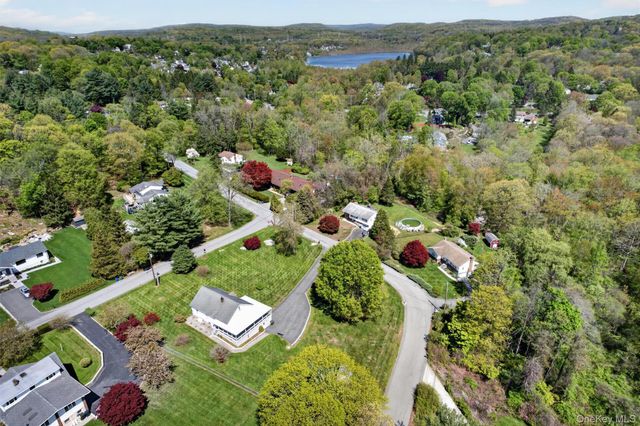 31 Brookdale Road, Mahopac, NY 10541