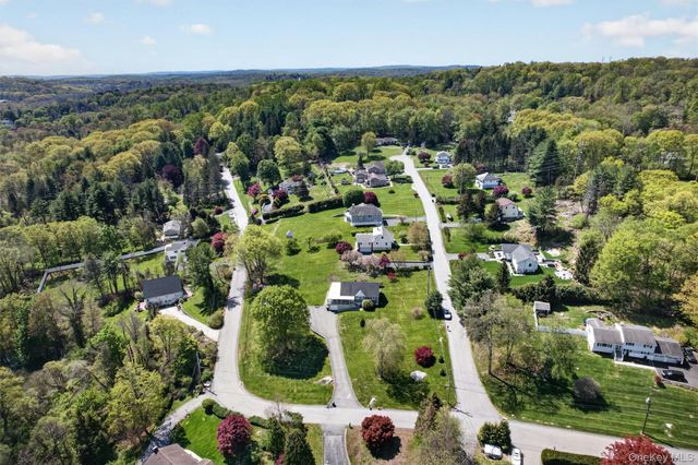 31 Brookdale Road, Mahopac, NY 10541