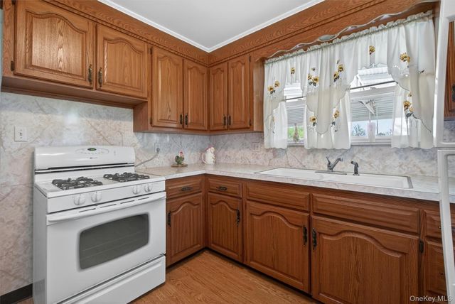 31 Brookdale Road, Mahopac, NY 10541