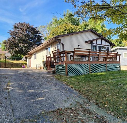 206 S Garfield Street, Barneveld, WI 53507