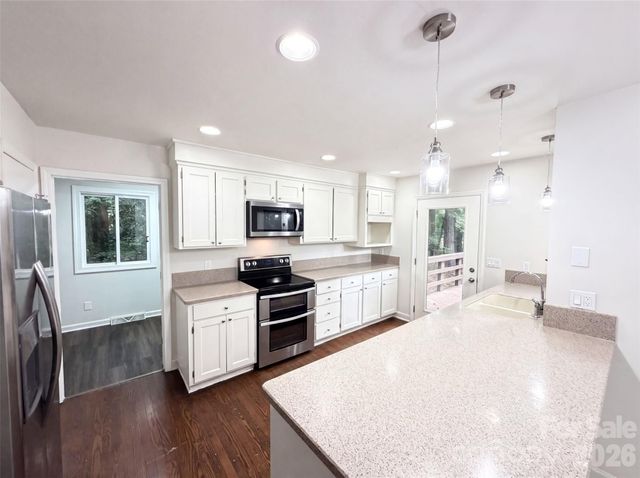 608 Amanda Drive, Matthews, NC 28104