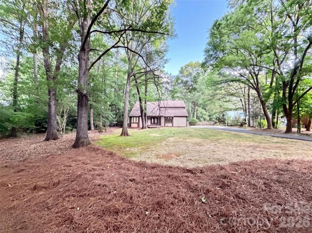 608 Amanda Drive, Matthews, NC 28104