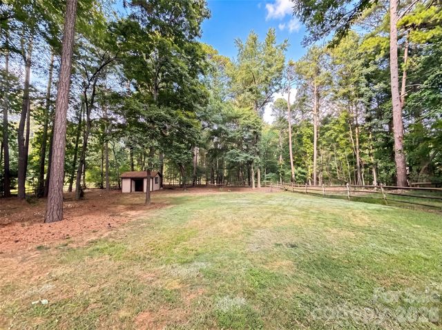 608 Amanda Drive, Matthews, NC 28104