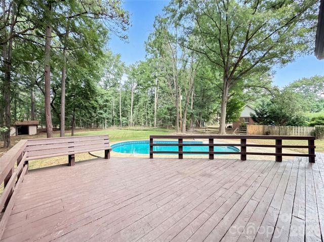 608 Amanda Drive, Matthews, NC 28104