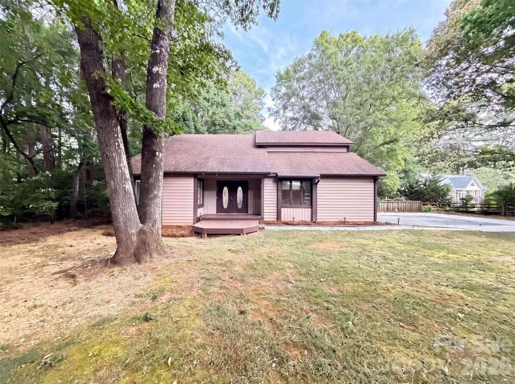 608 Amanda Drive, Matthews, NC 28104