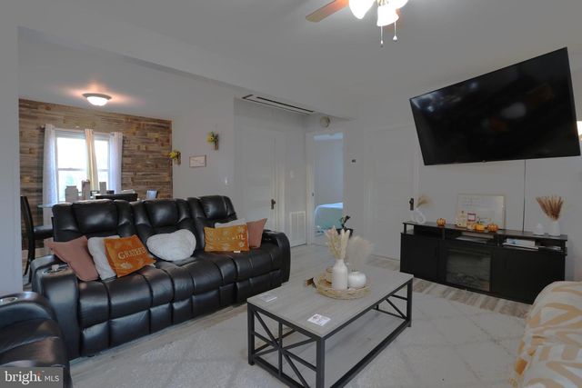 113 HILLCREST DR, Fredericksburg, VA 22401