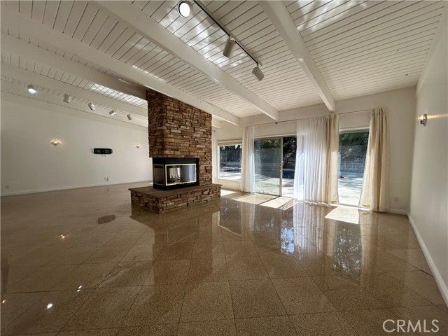 24010 Hatteras, Woodland Hills (los Angeles), CA 91367