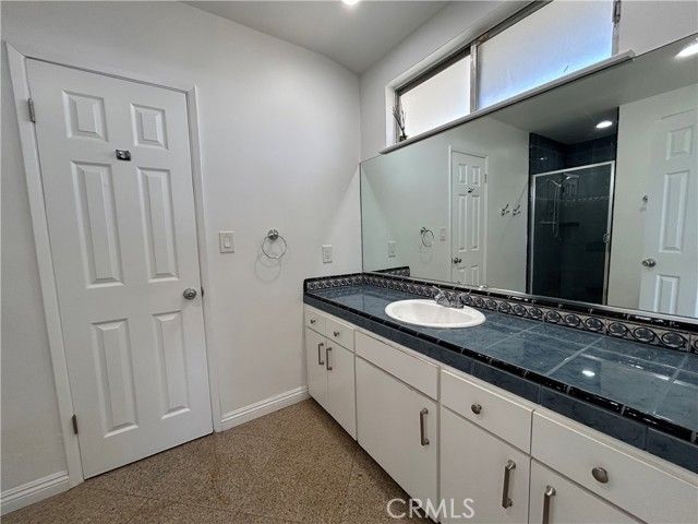 24010 Hatteras, Woodland Hills (los Angeles), CA 91367