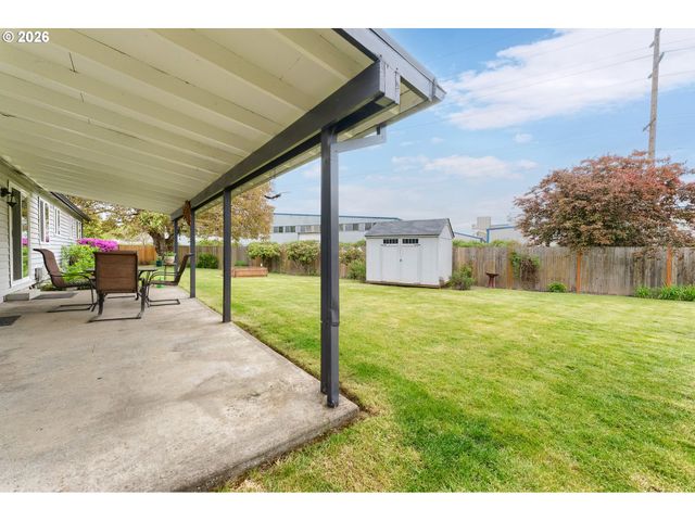 2340 Rhodora St, Forest Grove, OR 97116