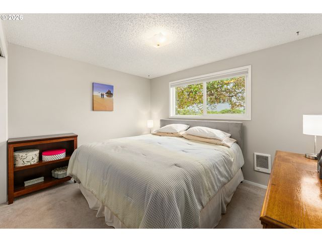 2340 Rhodora St, Forest Grove, OR 97116