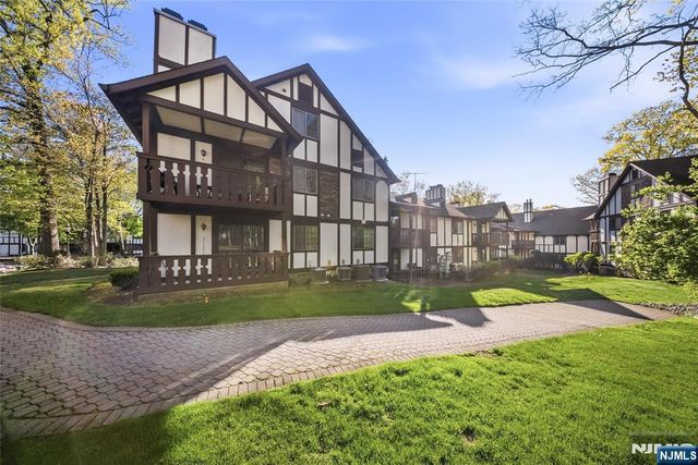 3711 Mark Twain Way, Mahwah, NJ 07430