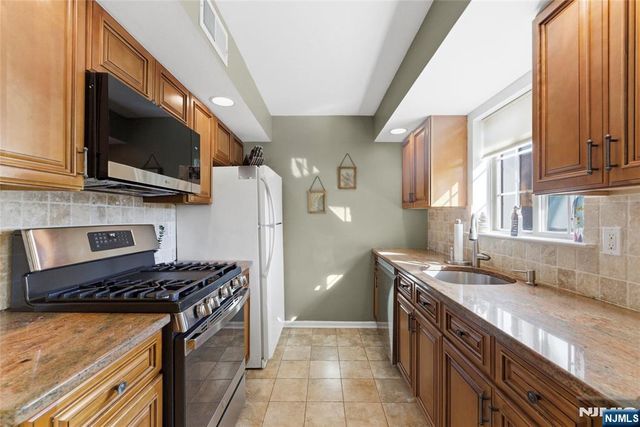 3711 Mark Twain Way, Mahwah, NJ 07430