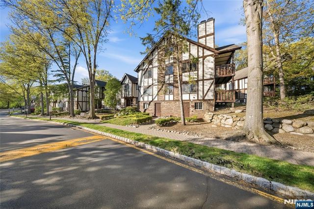 3711 Mark Twain Way, Mahwah, NJ 07430