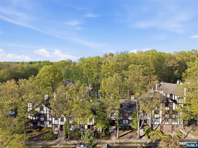 3711 Mark Twain Way, Mahwah, NJ 07430