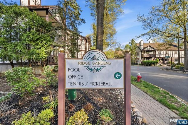 3711 Mark Twain Way, Mahwah, NJ 07430