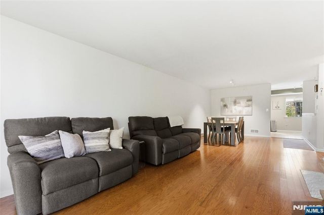 3711 Mark Twain Way, Mahwah, NJ 07430
