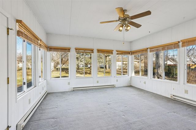 1904 N 2nd Avenue E, Newton, IA 50208