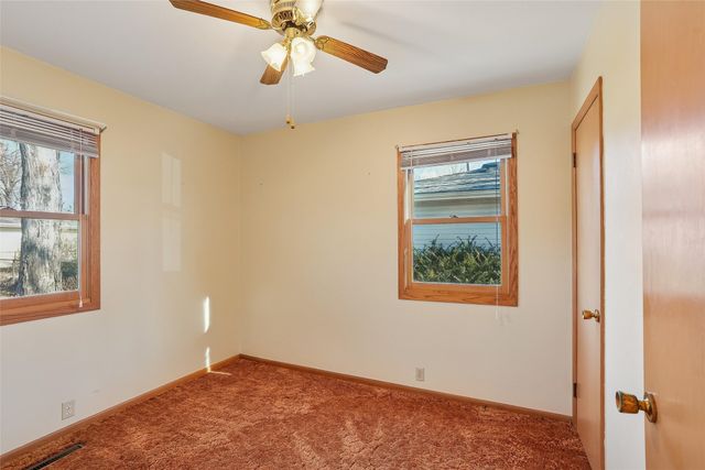 1904 N 2nd Avenue E, Newton, IA 50208