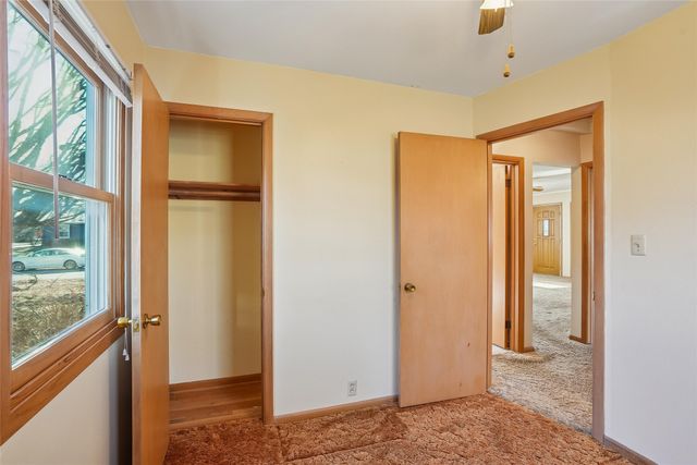 1904 N 2nd Avenue E, Newton, IA 50208