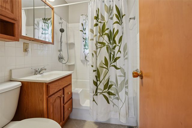 1904 N 2nd Avenue E, Newton, IA 50208