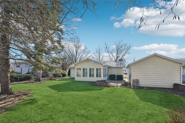 1904 N 2nd Avenue E, Newton, IA 50208
