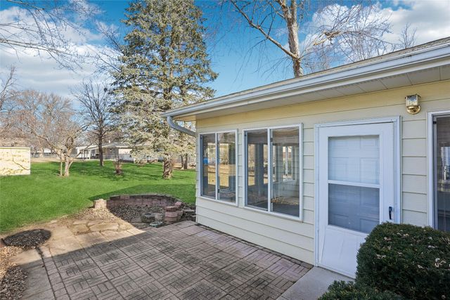 1904 N 2nd Avenue E, Newton, IA 50208