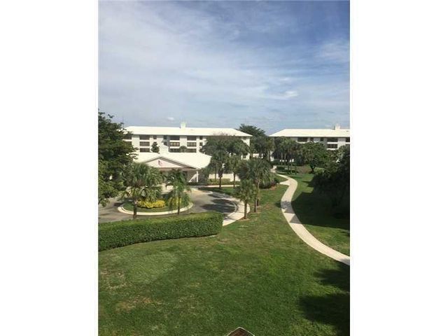 3650 Whitehall Drive 403, West Palm Beach, FL 33401