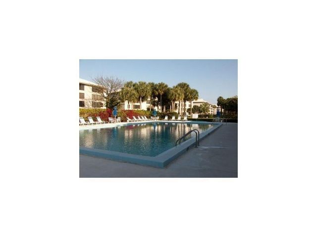 3650 Whitehall Drive 403, West Palm Beach, FL 33401