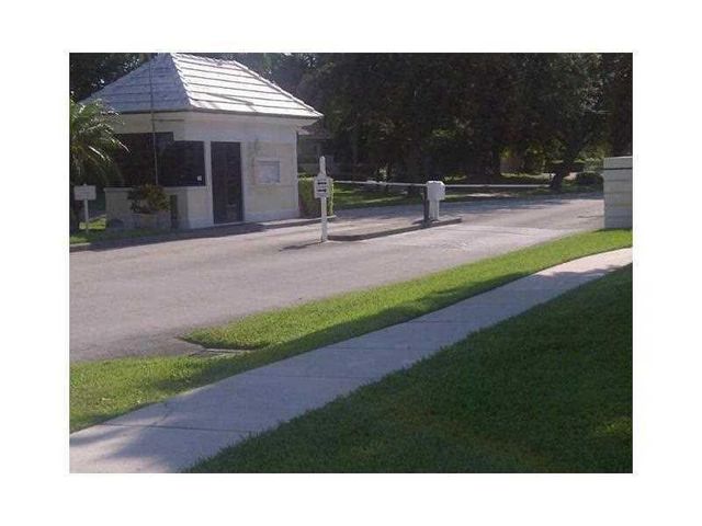 3650 Whitehall Drive 403, West Palm Beach, FL 33401