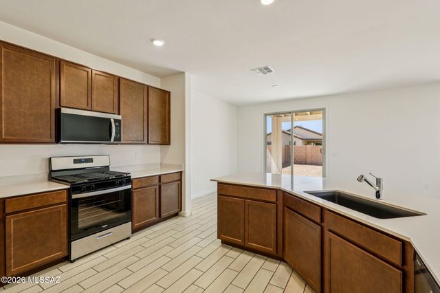949 W Calle Cuarzo, Sahuarita, AZ 85629