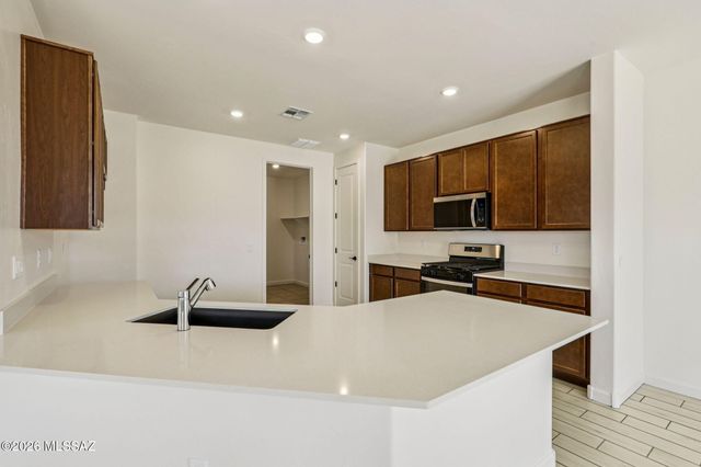 949 W Calle Cuarzo, Sahuarita, AZ 85629