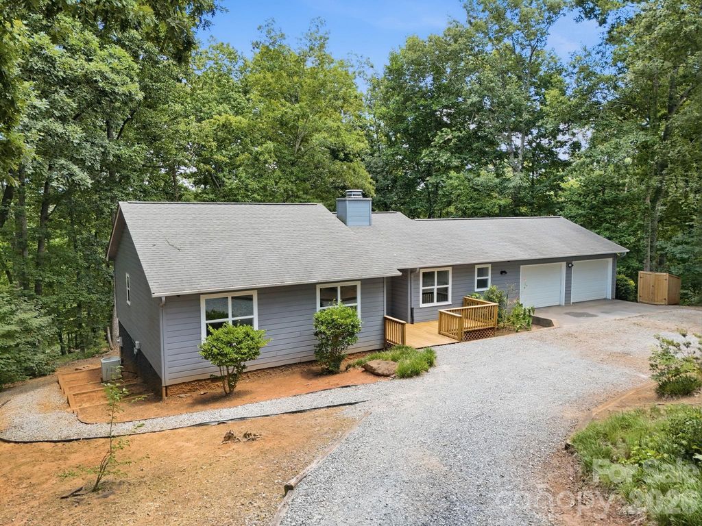 340 Oakwood Lane, Columbus, NC 28722