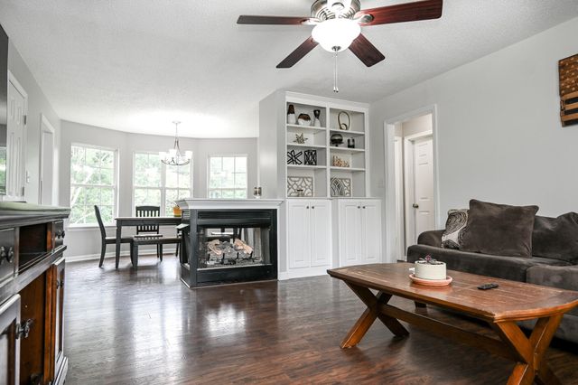 2214 N Fork Drive, Soddy Daisy, TN 37379