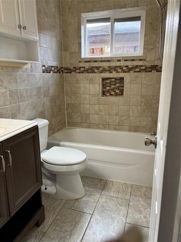 605 Meadowick Drive, Baytown, TX 77521