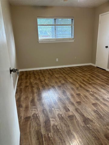 605 Meadowick Drive, Baytown, TX 77521