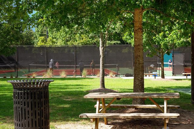 157 Pine Crest Circle, Montgomery, TX 77316