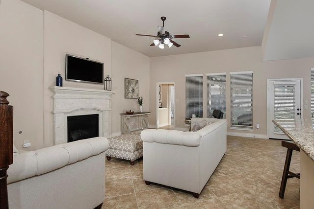 157 Pine Crest Circle, Montgomery, TX 77316