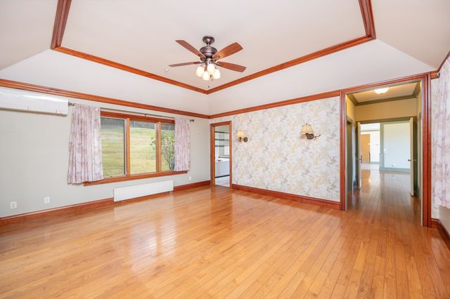 411 Wood Road, Hartford, VT 05059