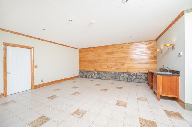 411 Wood Road, Hartford, VT 05059