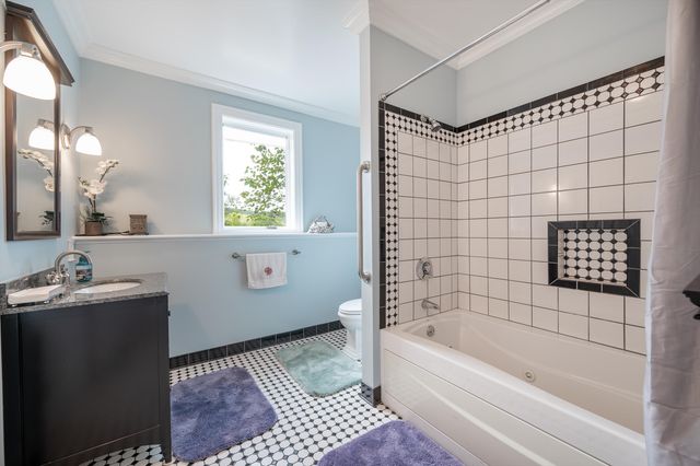 411 Wood Road, Hartford, VT 05059