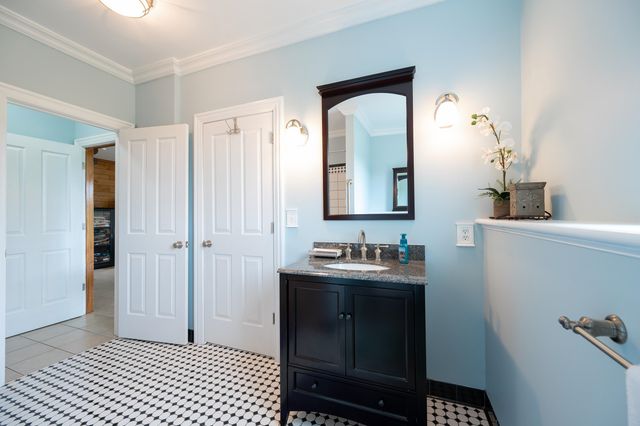 411 Wood Road, Hartford, VT 05059