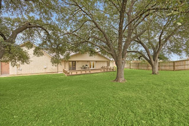 110 Wild Phlox Drive, Bellville, TX 77418