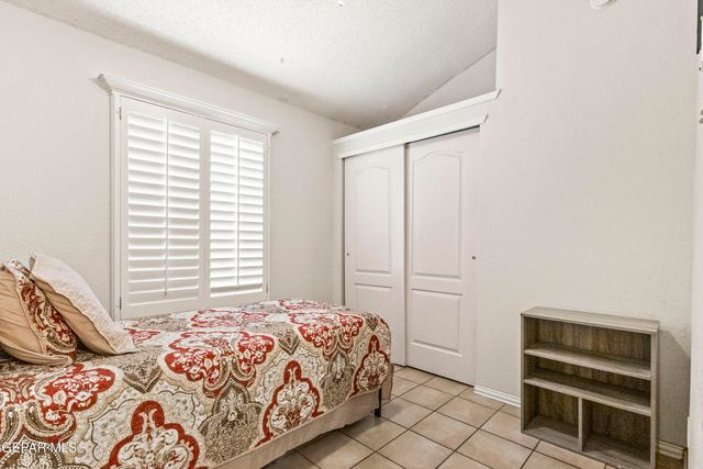 877 MONDEL PINE Place, El Paso, TX 79907